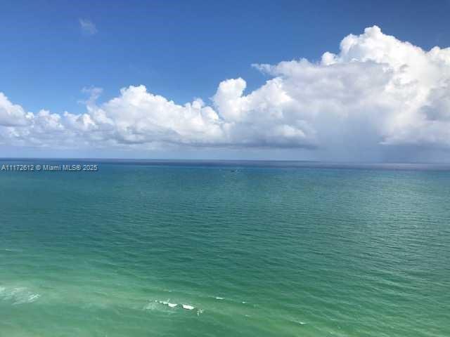 18555 COLLINS AVENUE COND - Residential