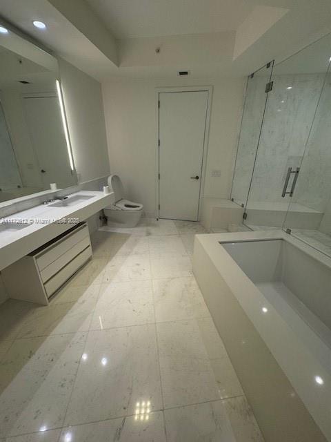 18555 COLLINS AVENUE COND - Residential