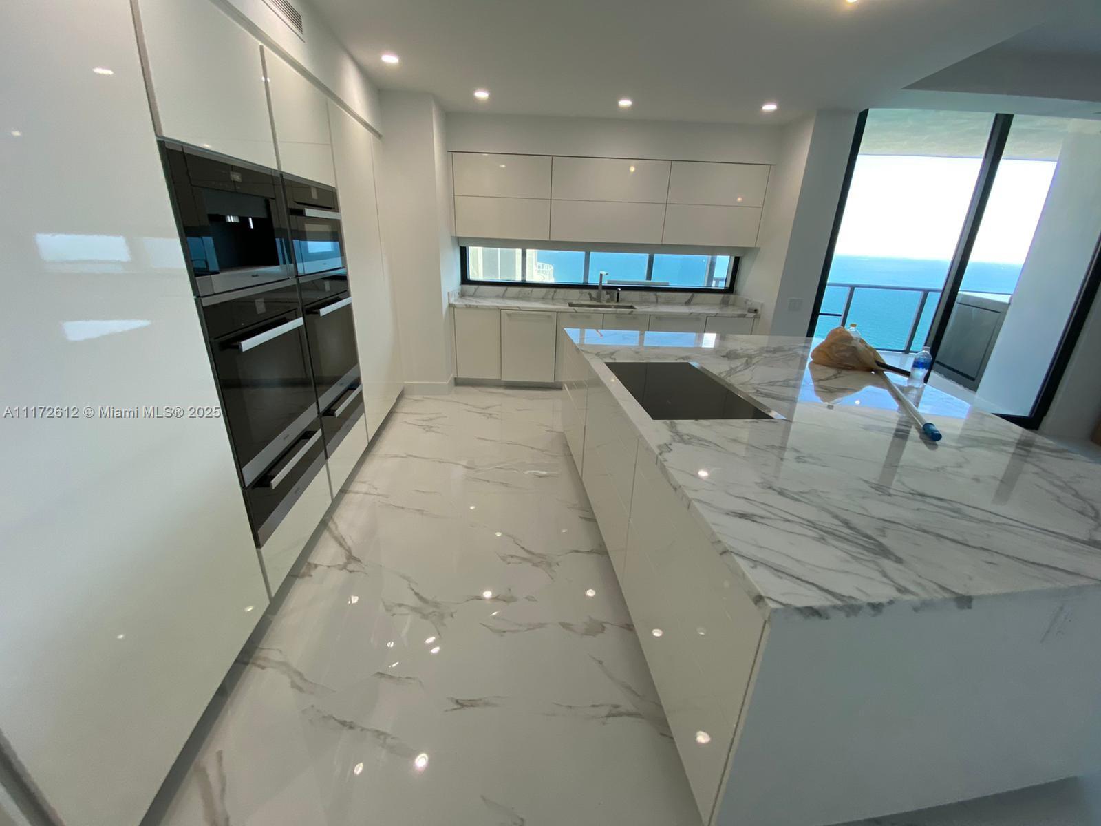 18555 COLLINS AVENUE COND - Residential