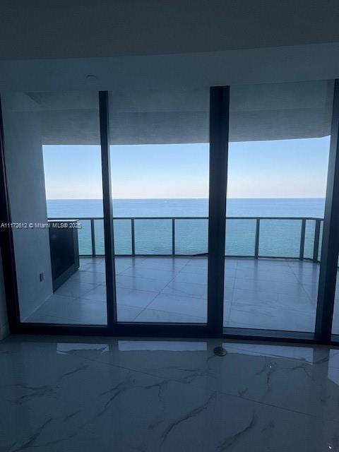 18555 COLLINS AVENUE COND - Residential
