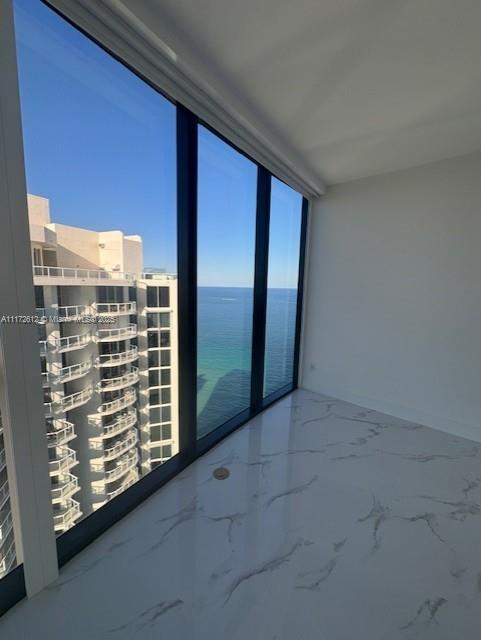 18555 COLLINS AVENUE COND - Residential