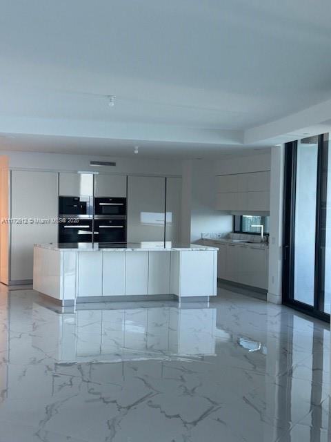 18555 COLLINS AVENUE COND - Residential