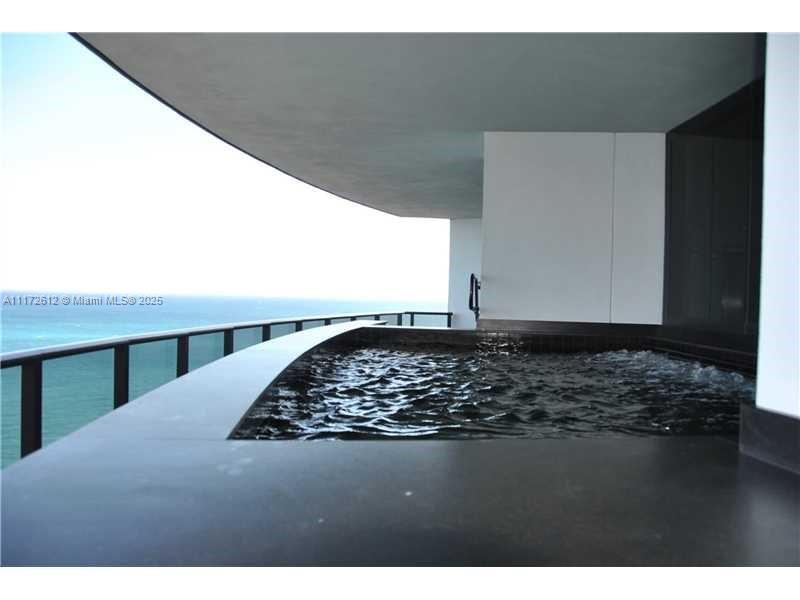 18555 COLLINS AVENUE COND - Residential