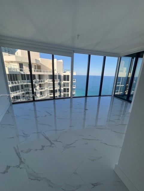 18555 COLLINS AVENUE COND - Residential