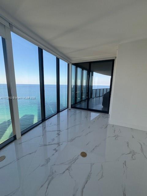 18555 COLLINS AVENUE COND - Residential