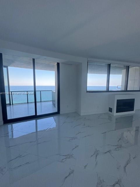 18555 COLLINS AVENUE COND - Residential