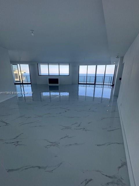 18555 COLLINS AVENUE COND - Residential