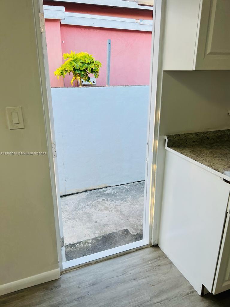 AMND PLAT OF MIAMI SUBURB - Residential Lease