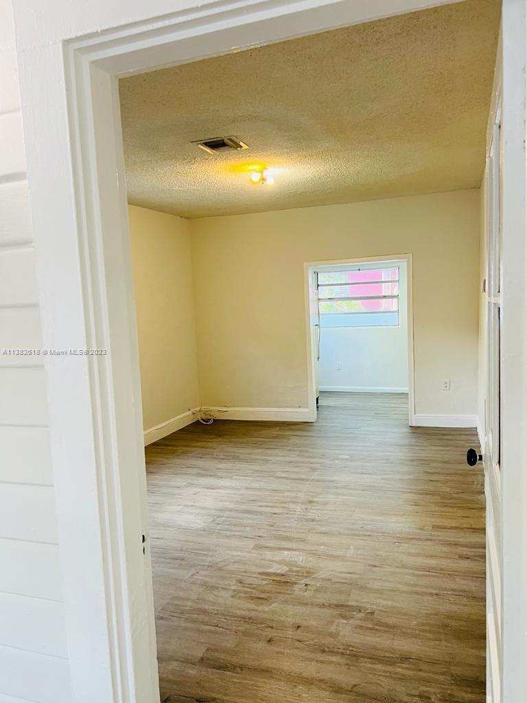 AMND PLAT OF MIAMI SUBURB - Residential Lease