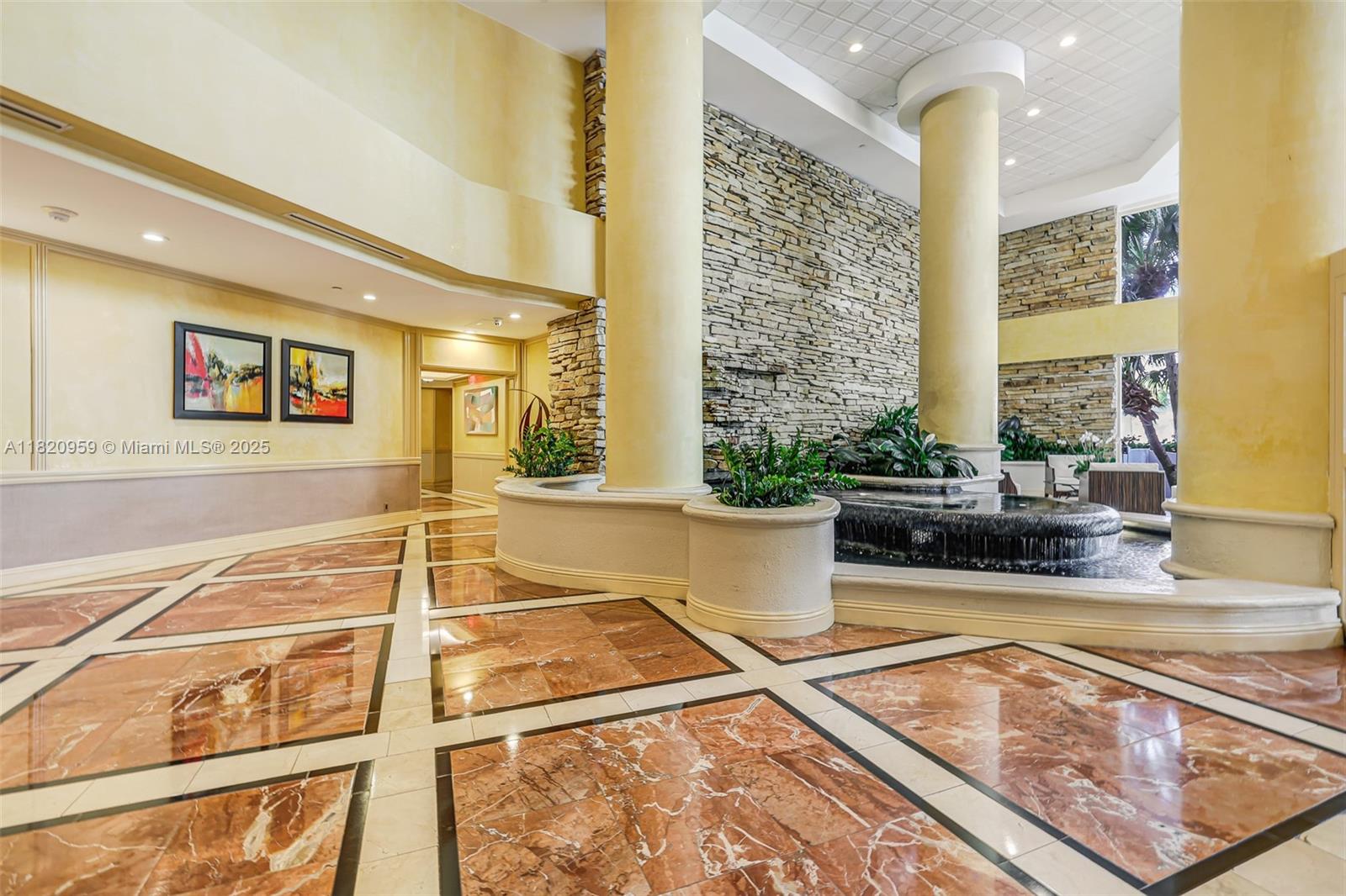 HAMPTONS WEST CONDO - Residential
