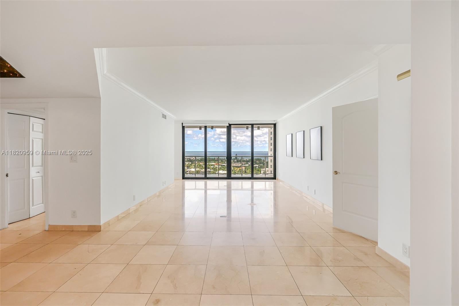 HAMPTONS WEST CONDO - Residential
