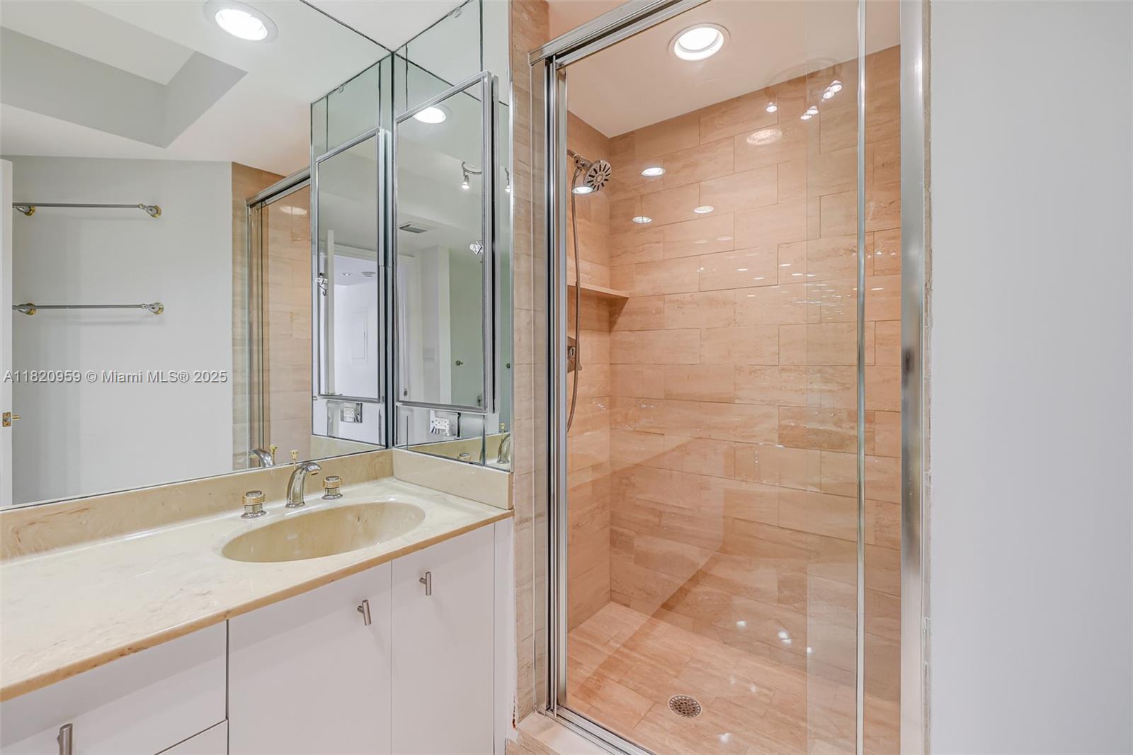 HAMPTONS WEST CONDO - Residential