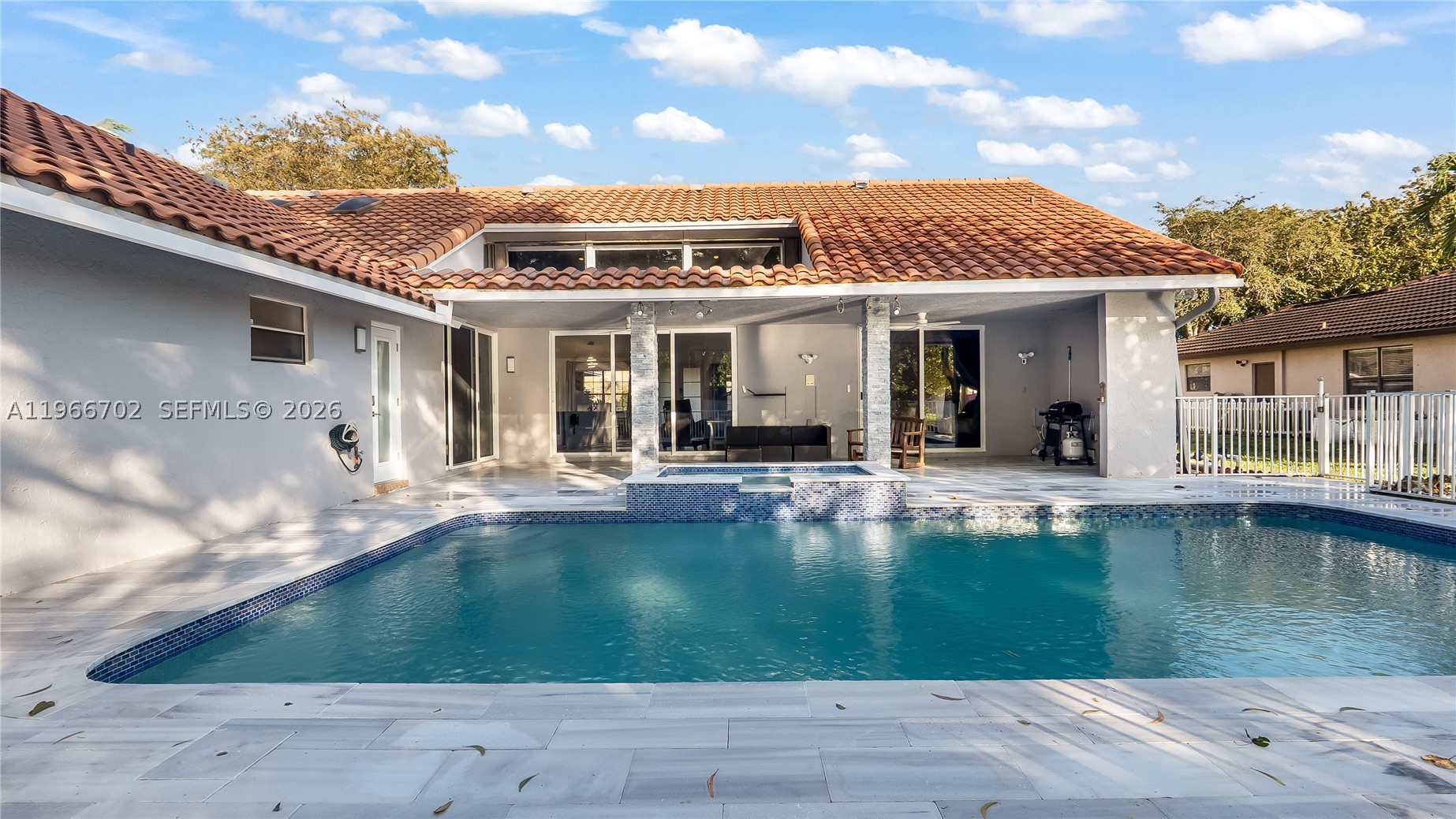 MAPLEWOOD - Residential