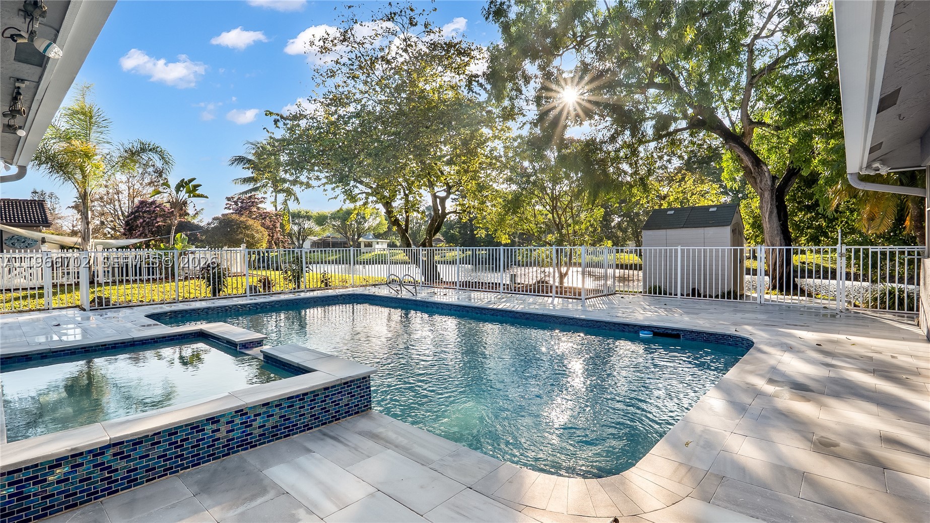 MAPLEWOOD - Residential