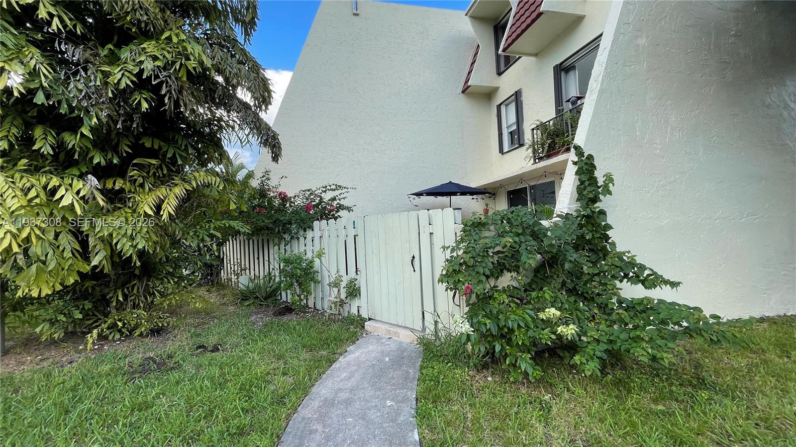 NORTHGATE TOWNHOUSE CONDO - Residential Lease