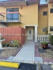 Townhouse in Hialeah West -Excellent location - close to everything, Shopping  Centers , schools, express way .
Very good conditions , 3 bedrooms , 2 bathrooms and half . Patio , electronic gate. Washer and dry in side the unit.
Call today for appointment.