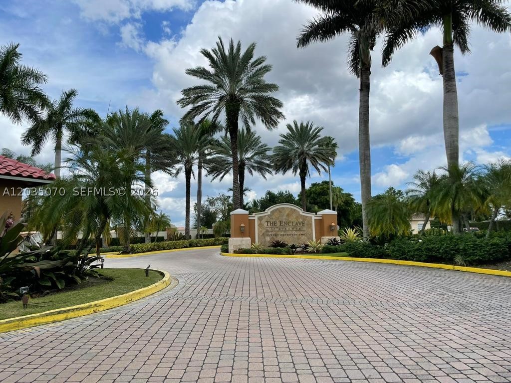 Beautifully maintained 1-bedroom, 1-bathroom condo located in the highly desirable gated community of The Enclave at Miramar. This bright and spacious residence features an open-concept layout with modern finishes and a move-in-ready interior designed for both comfort and convenience.
Residents of The Enclave enjoy resort-style amenities, including a sparkling swimming pool, spa, fully equipped fitness center, clubhouse, tennis and racquetball courts, playground, and beautifully maintained green spaces—all within a secure, gated community with 24/7 security.
Ideally located in the heart of Miramar, this property provides easy access to major highways such as I-75, Florida’s Turnpike, and the Palmetto Expressway, making commuting throughout South Florida convenient. Just minutes from Pembroke Lakes Mall, The Shops at Pembroke Gardens, Miramar Town Center, Walmart, Publix, restaurants, and entertainment.