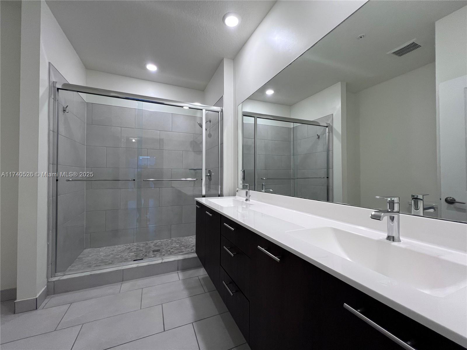 DOWNTOWN DORAL SOUTH PHAS - Residential Lease