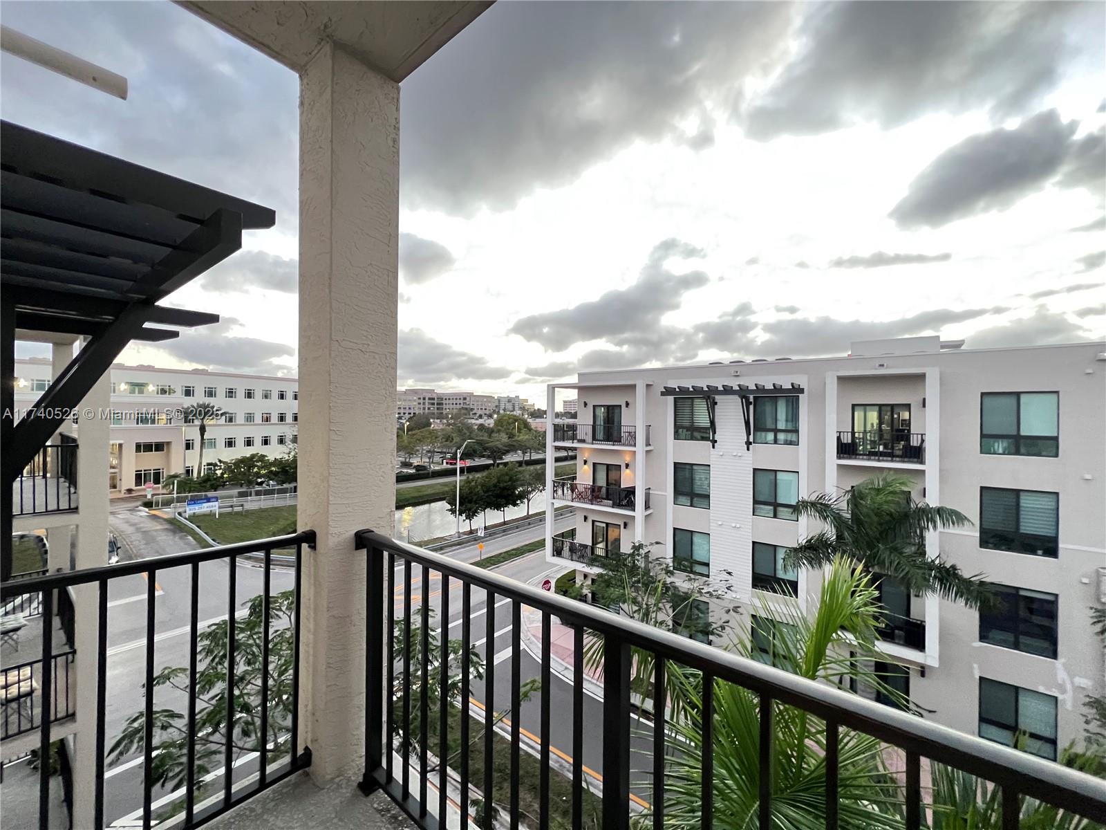 DOWNTOWN DORAL SOUTH PHAS - Residential Lease