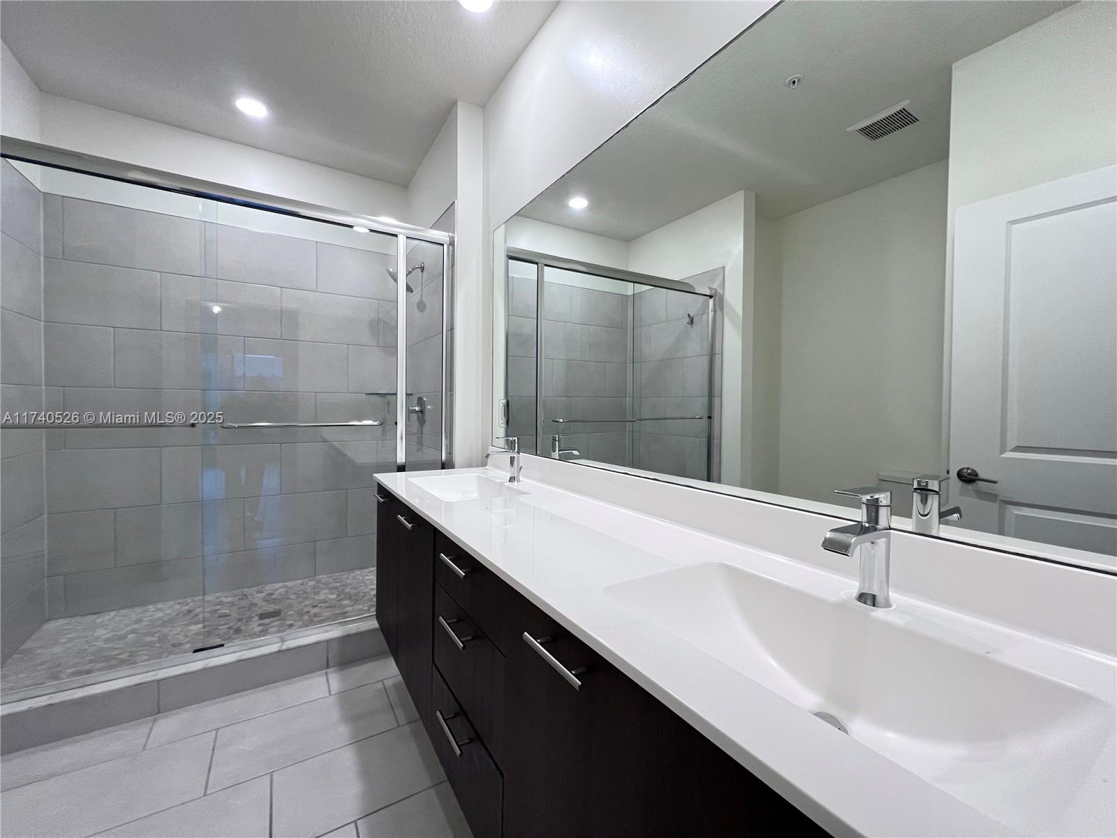 DOWNTOWN DORAL SOUTH PHAS - Residential Lease