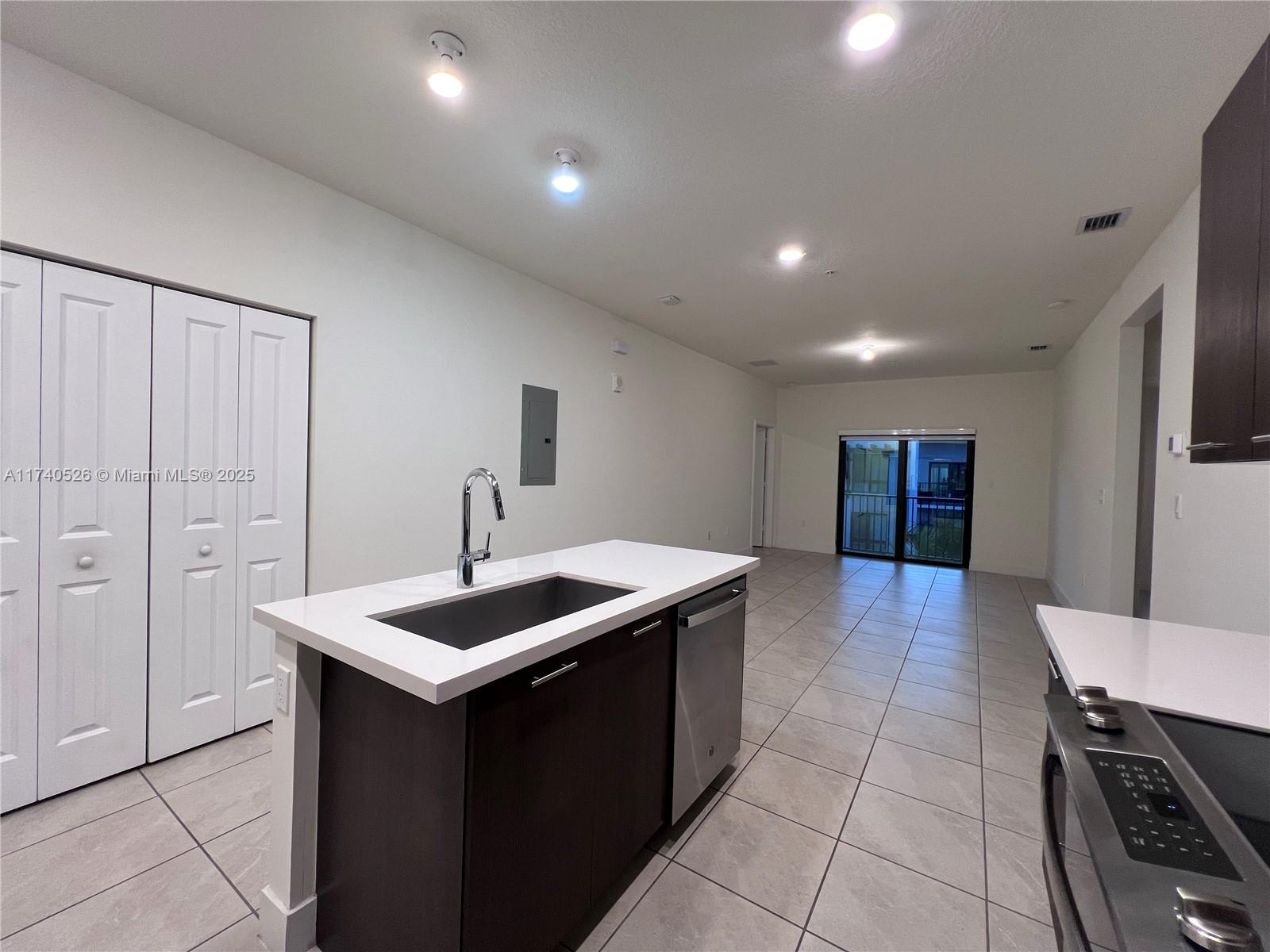 DOWNTOWN DORAL SOUTH PHAS - Residential Lease