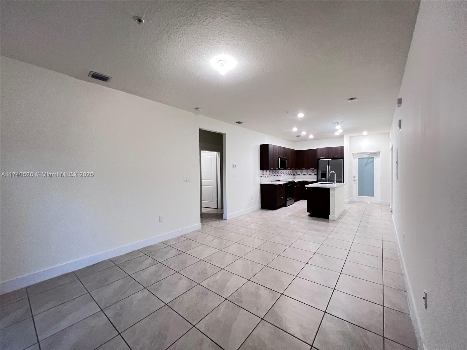 DOWNTOWN DORAL SOUTH PHAS - Residential Lease
