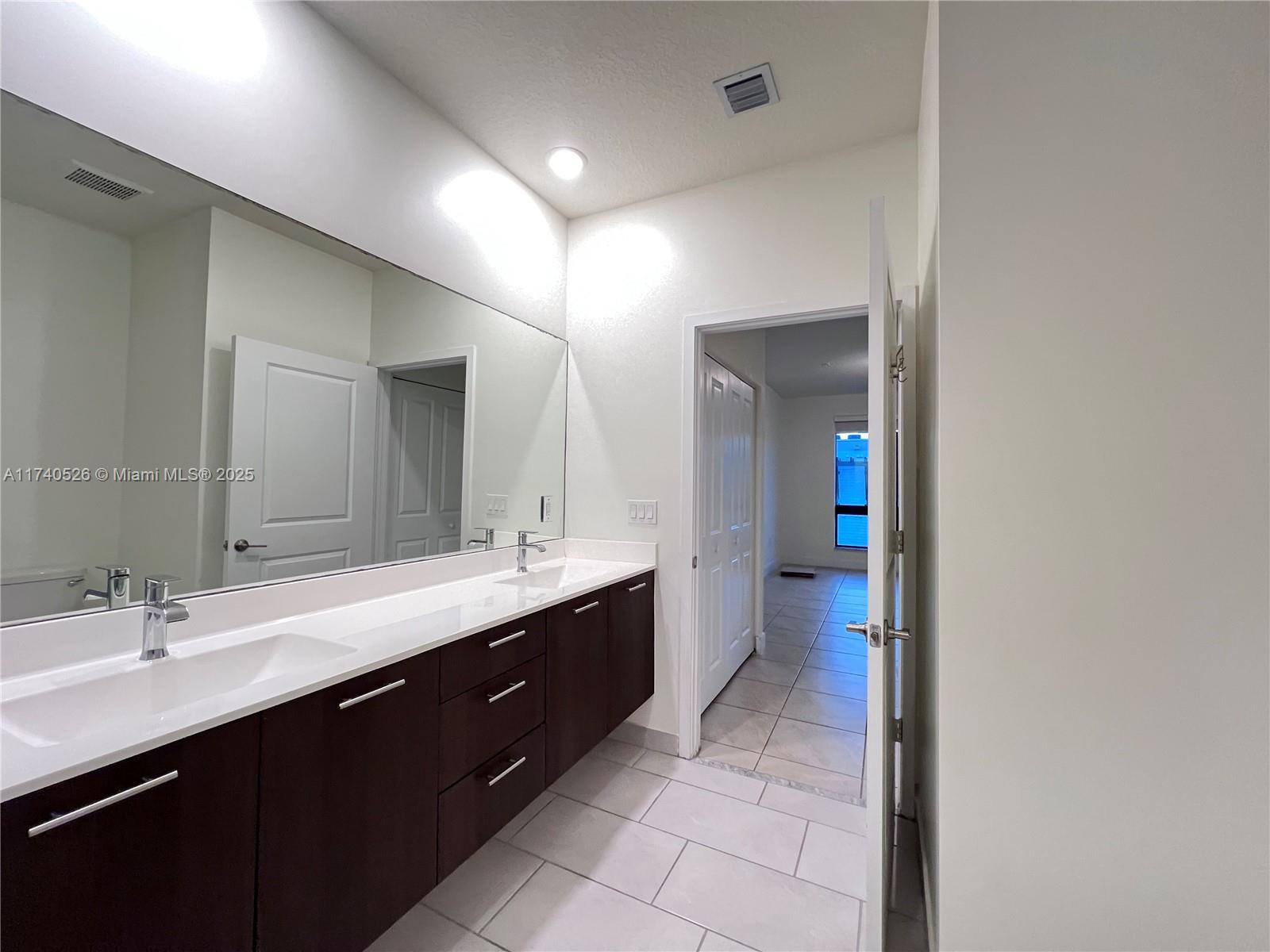 DOWNTOWN DORAL SOUTH PHAS - Residential Lease
