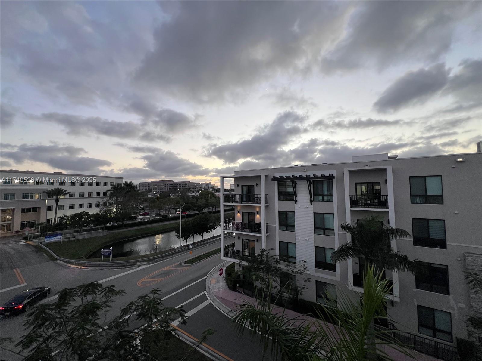 DOWNTOWN DORAL SOUTH PHAS - Residential Lease
