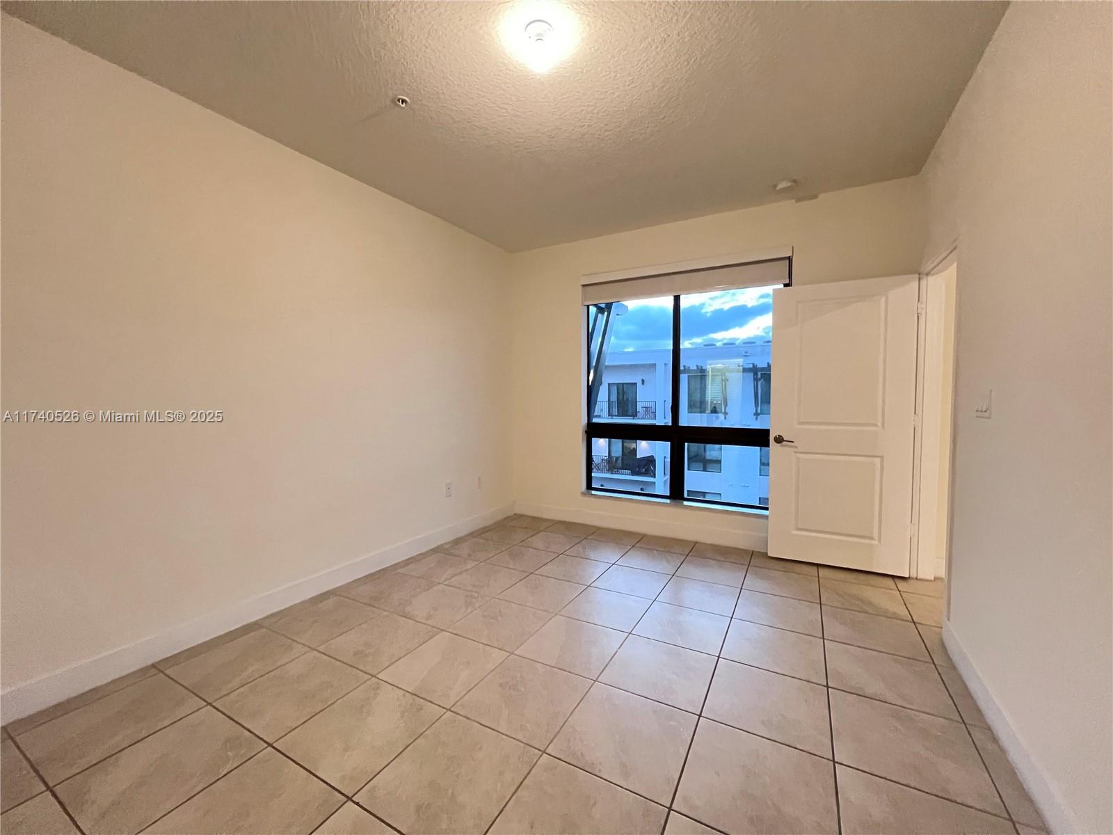 DOWNTOWN DORAL SOUTH PHAS - Residential Lease