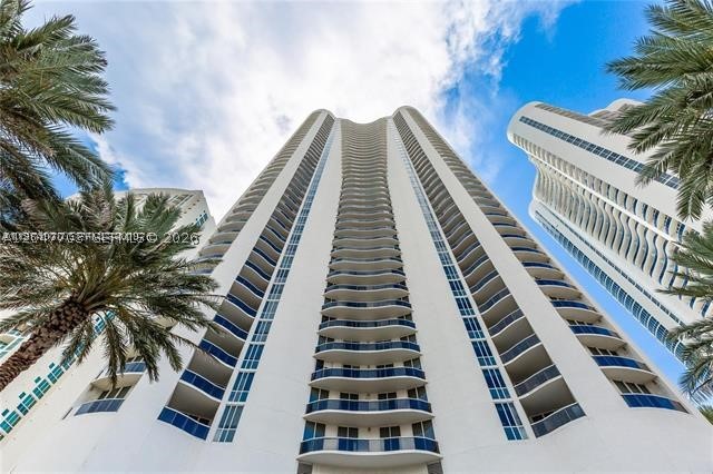 TDR TOWER I CONDO - Residential Lease