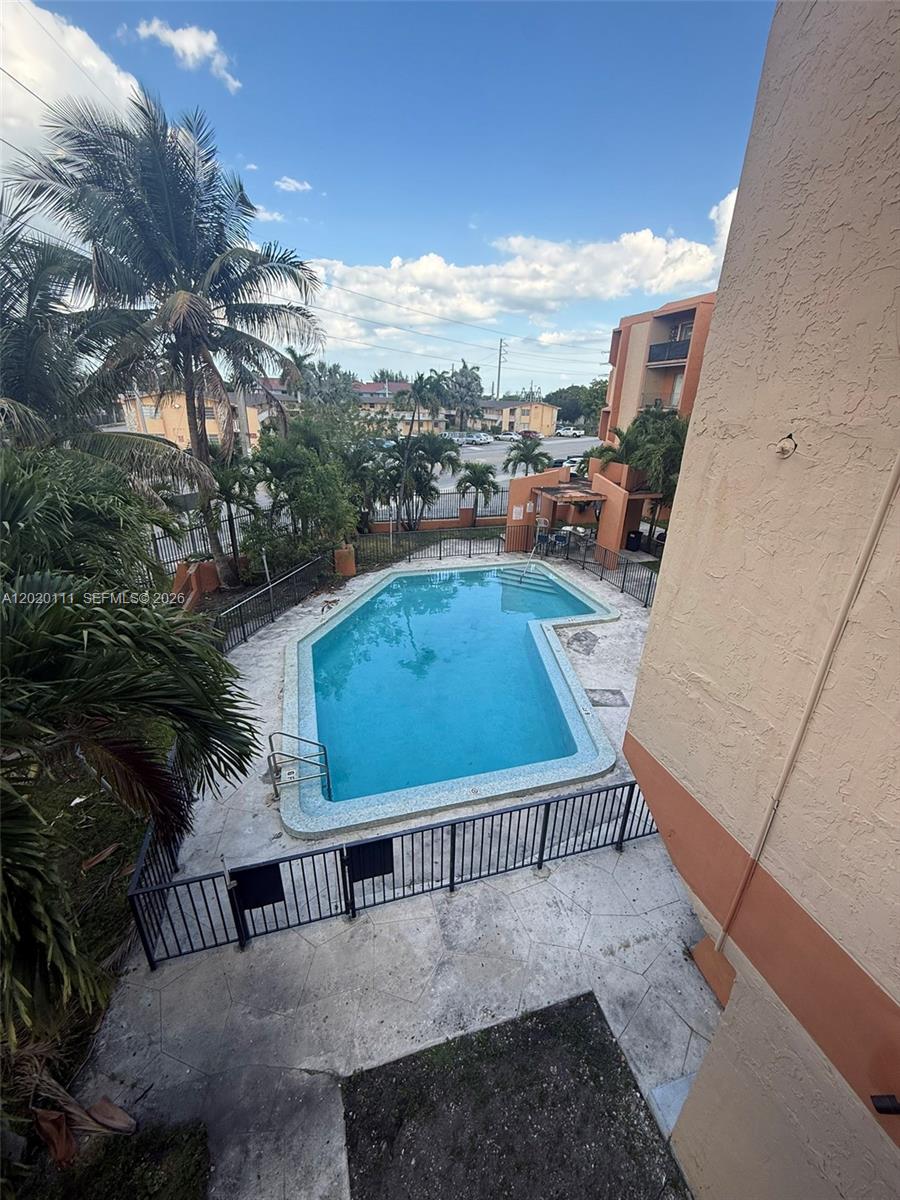 INTERNATIONAL CONDO - Residential