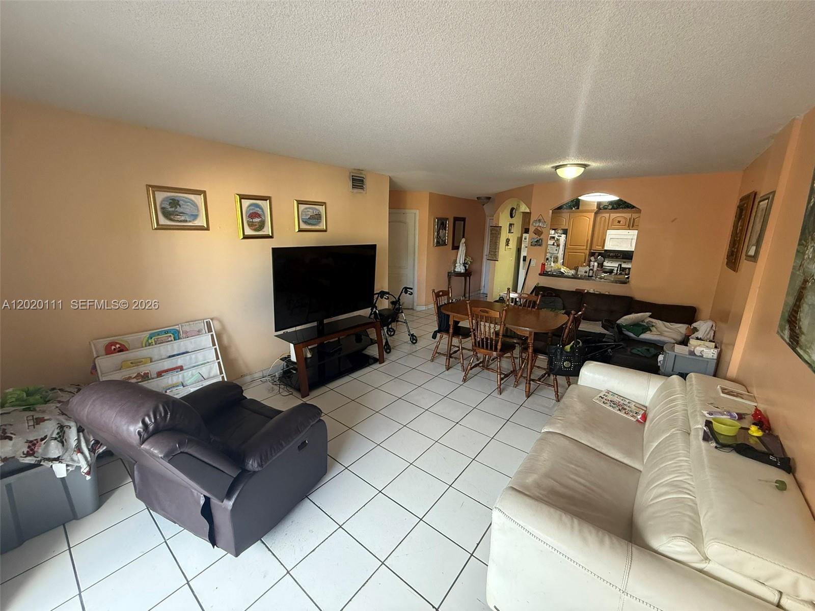 INTERNATIONAL CONDO - Residential
