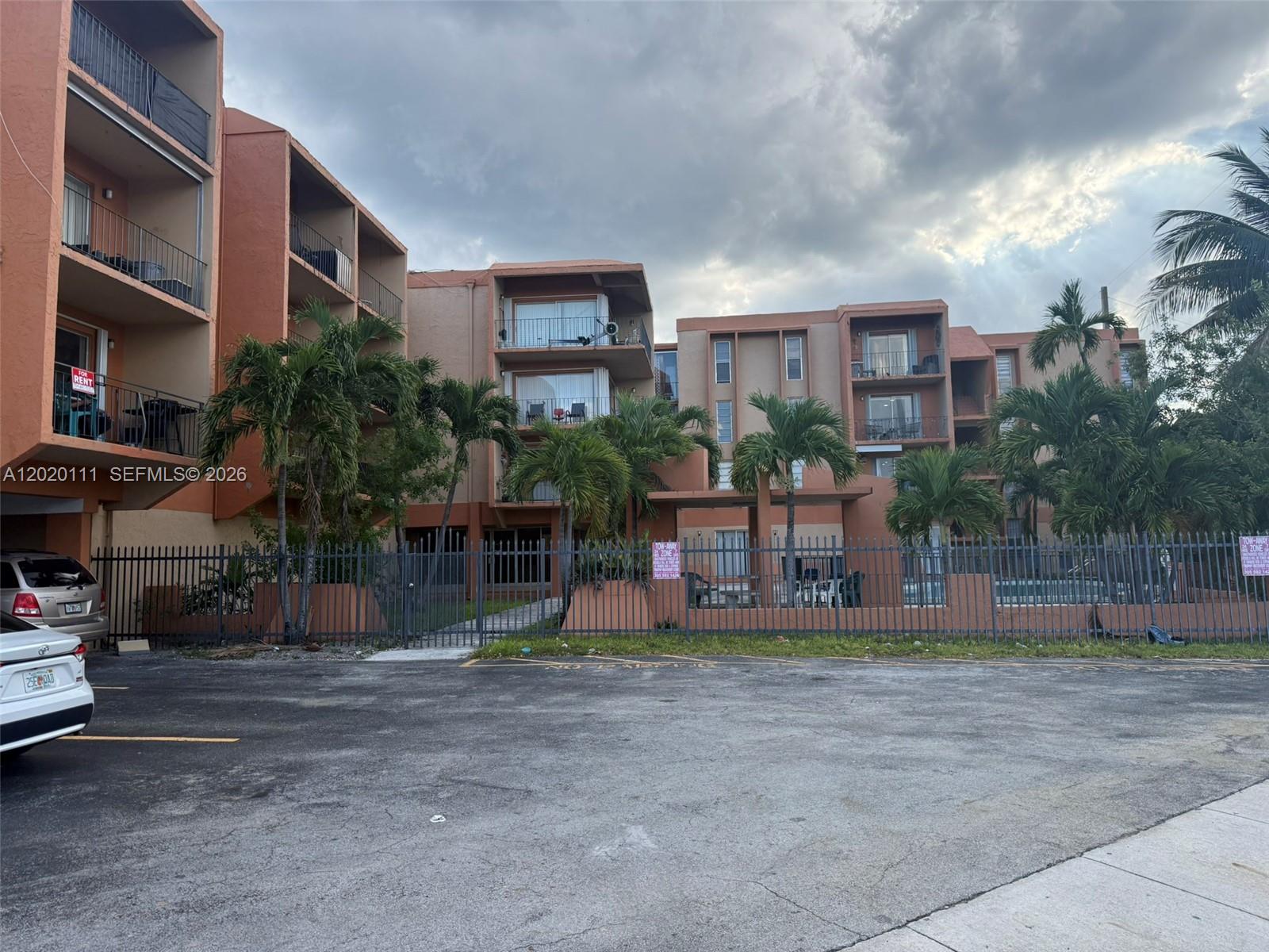 INTERNATIONAL CONDO - Residential
