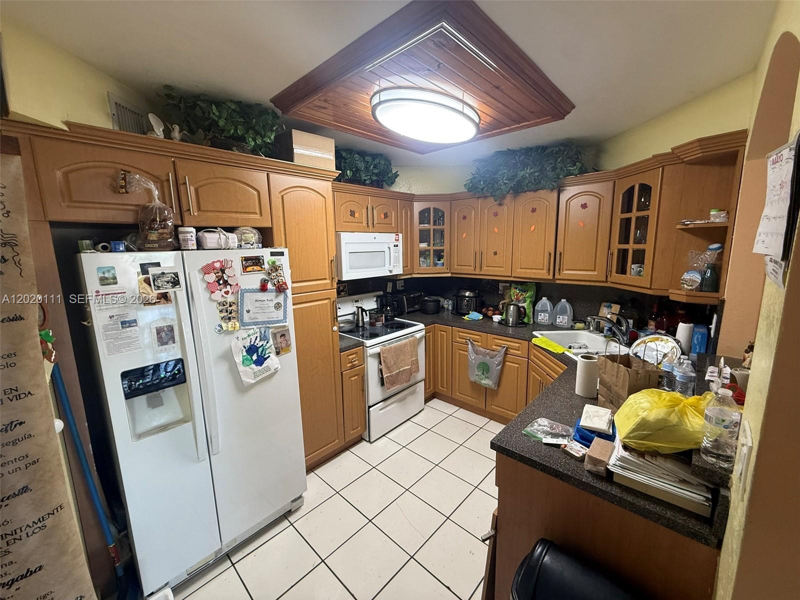 INTERNATIONAL CONDO - Residential
