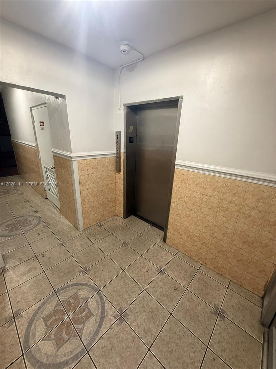INTERNATIONAL CONDO - Residential