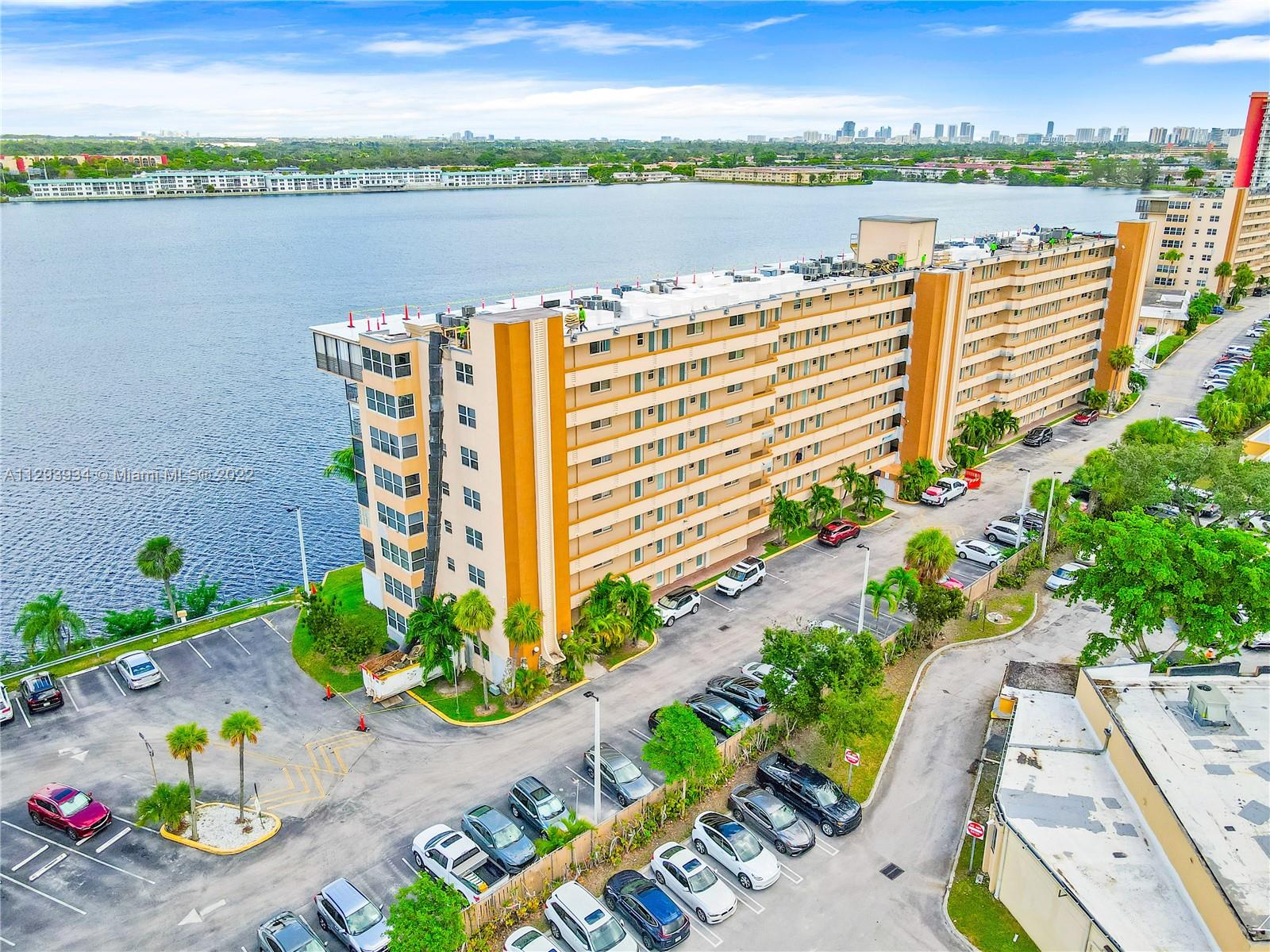ROYAL BAHAMIAN WEST - Residential