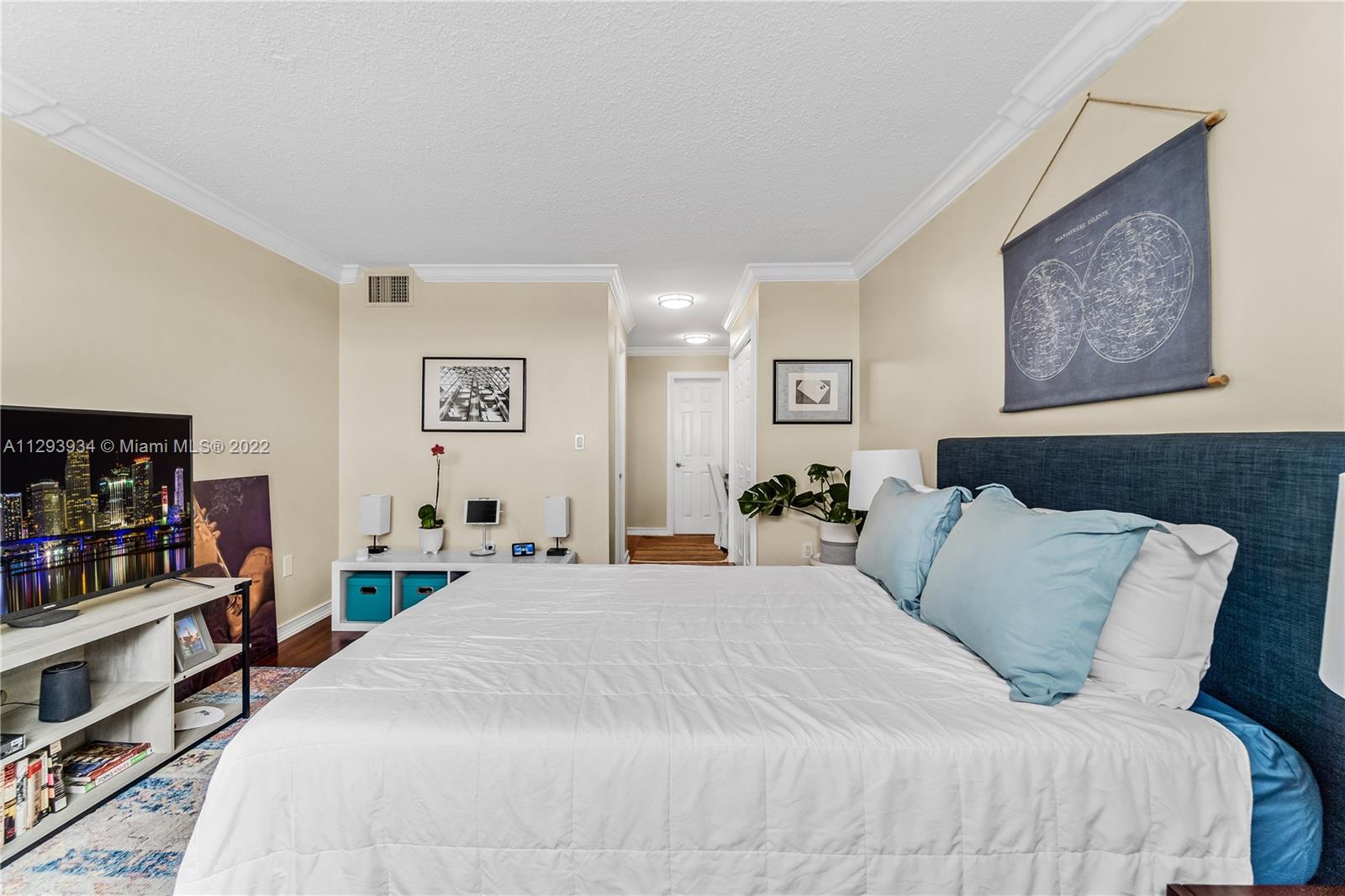 ROYAL BAHAMIAN WEST - Residential