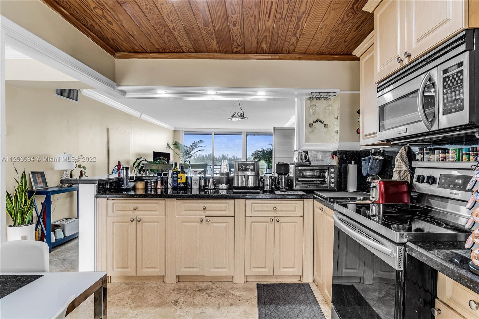 ROYAL BAHAMIAN WEST - Residential