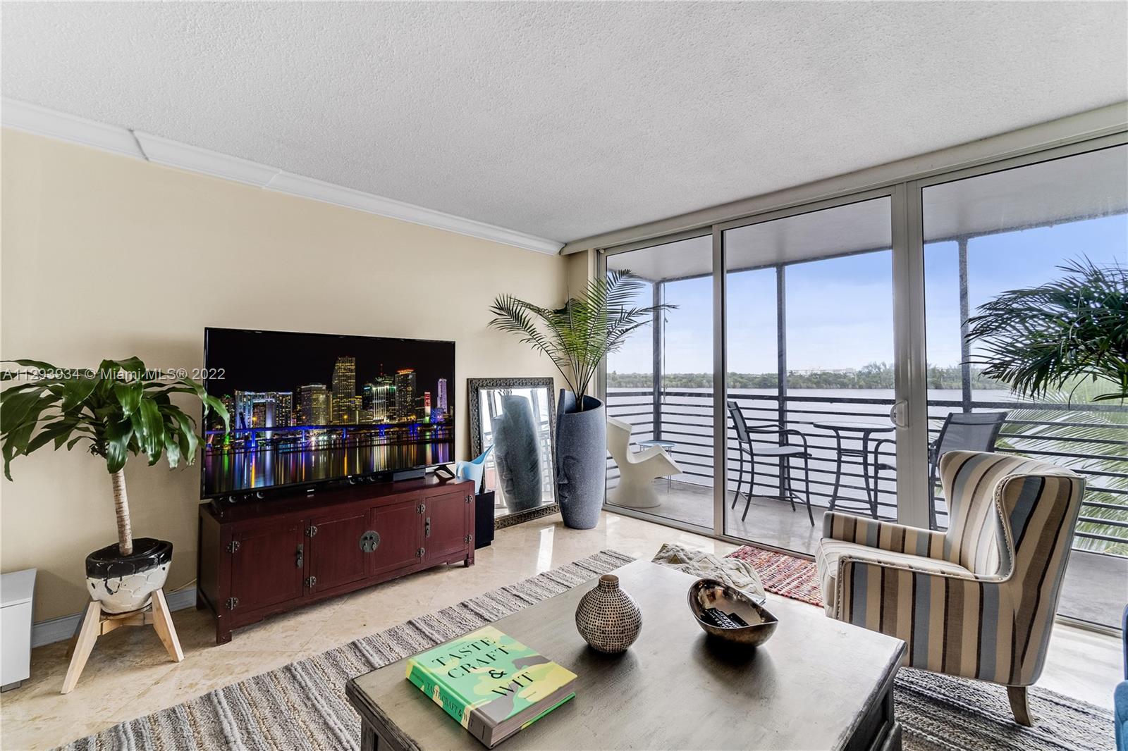 ROYAL BAHAMIAN WEST - Residential