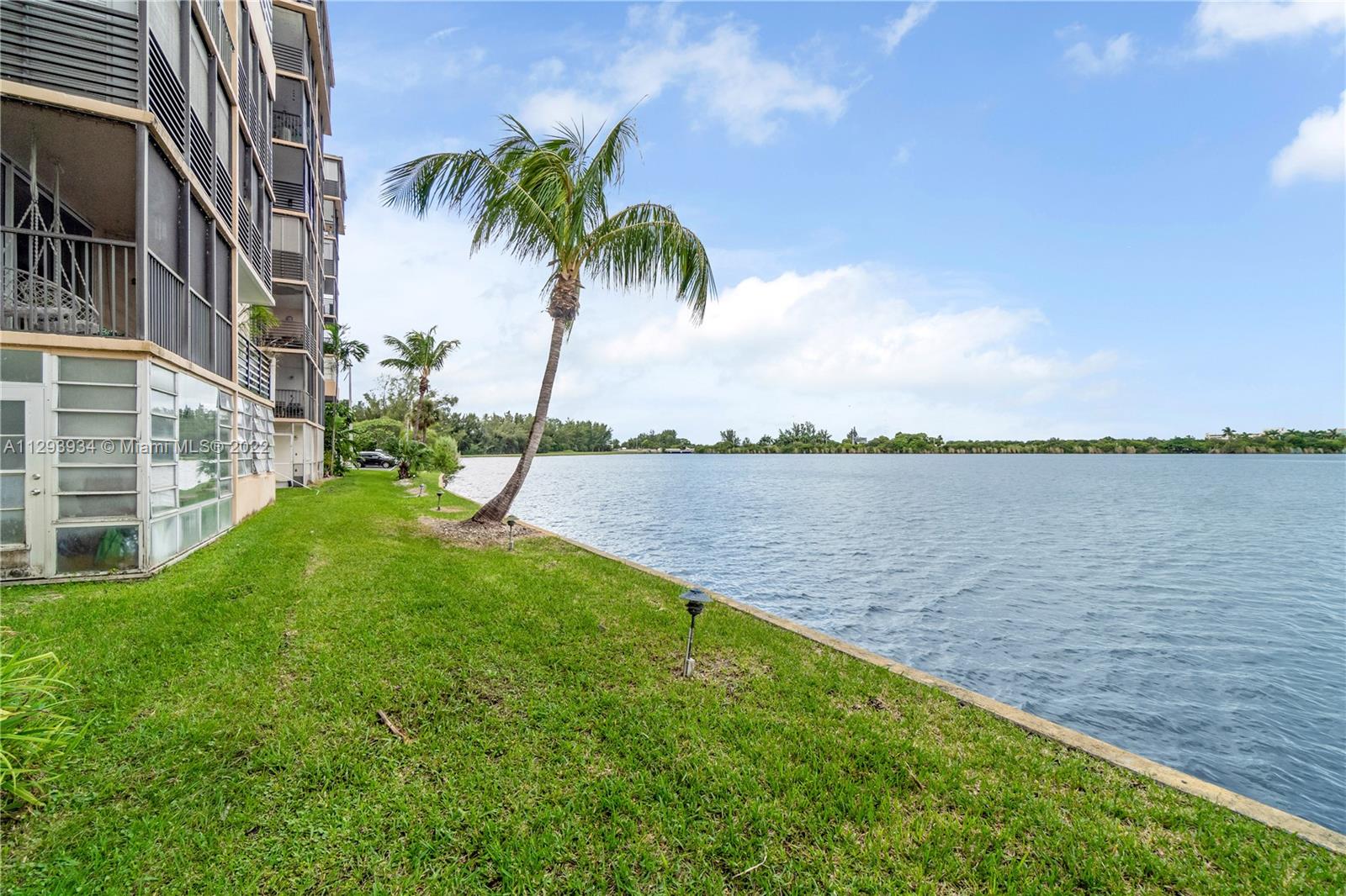 ROYAL BAHAMIAN WEST - Residential