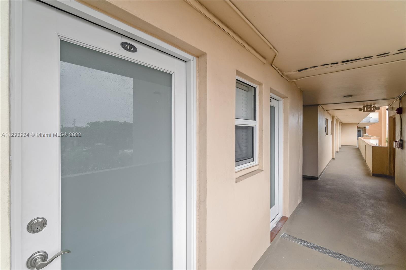 ROYAL BAHAMIAN WEST - Residential