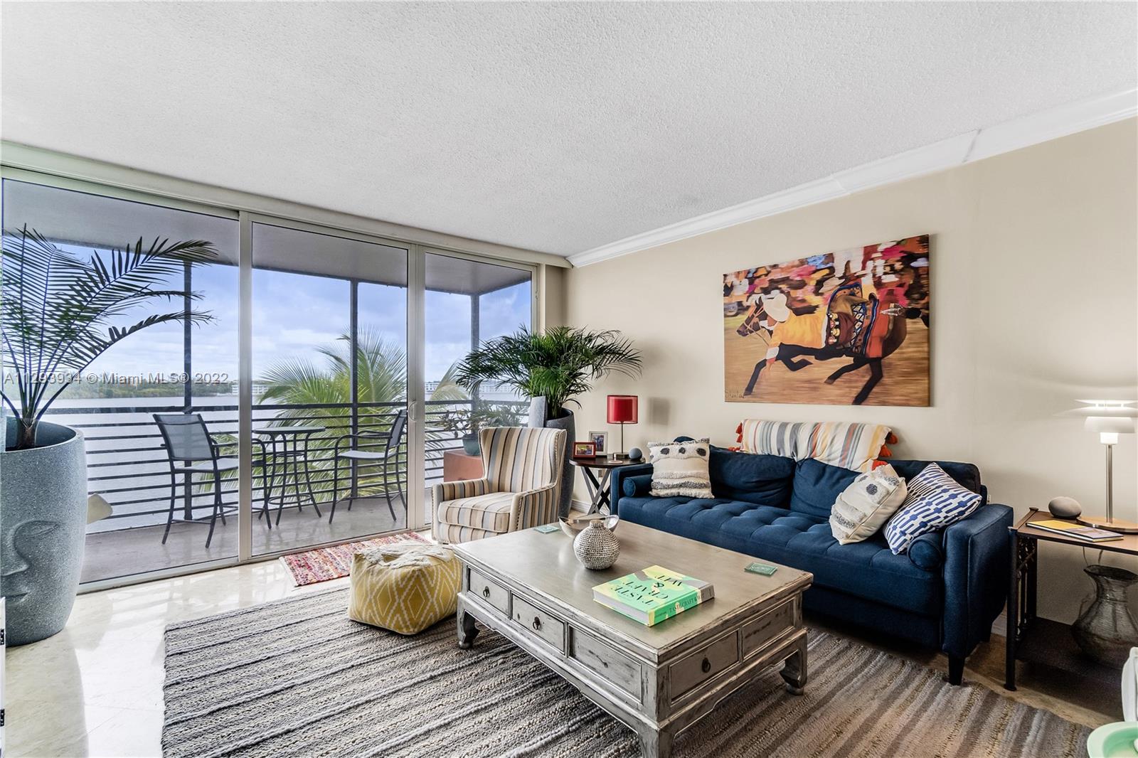 ROYAL BAHAMIAN WEST - Residential
