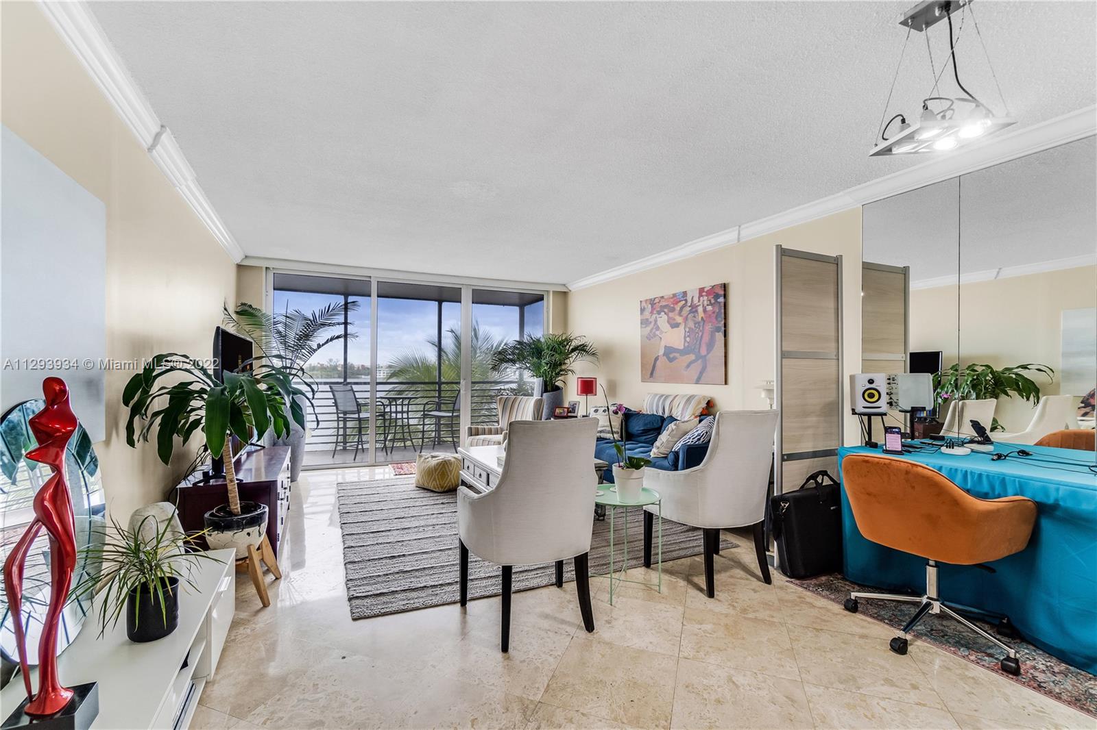 ROYAL BAHAMIAN WEST - Residential