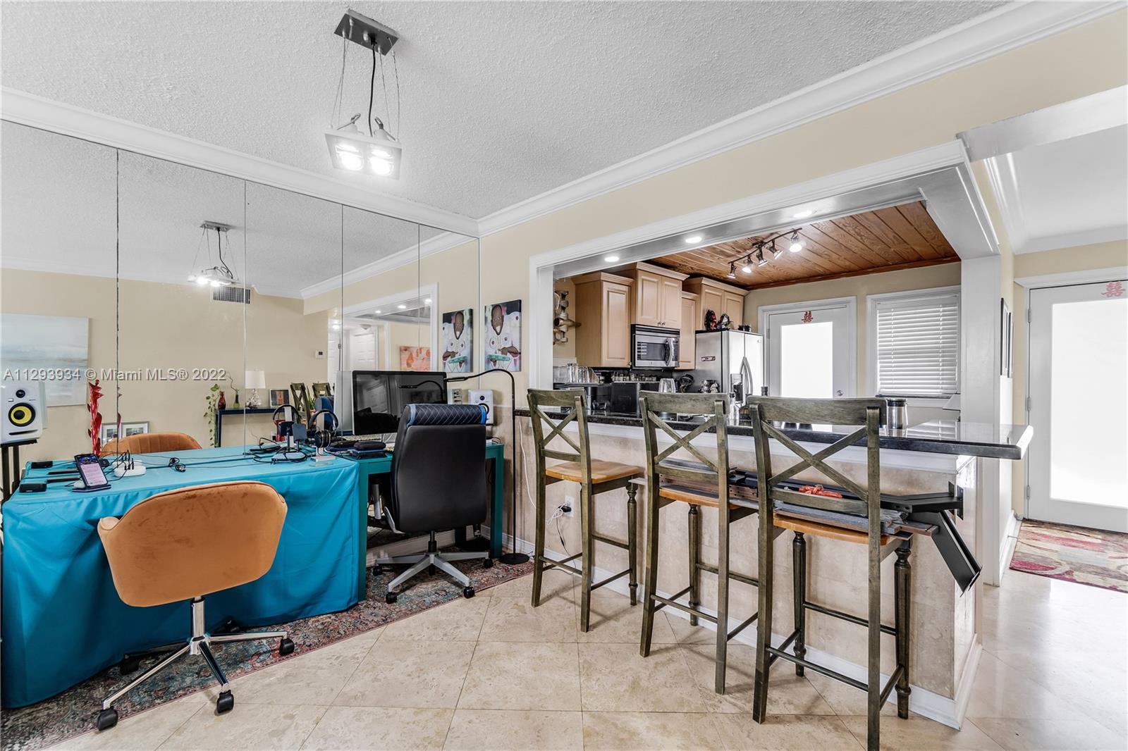 ROYAL BAHAMIAN WEST - Residential