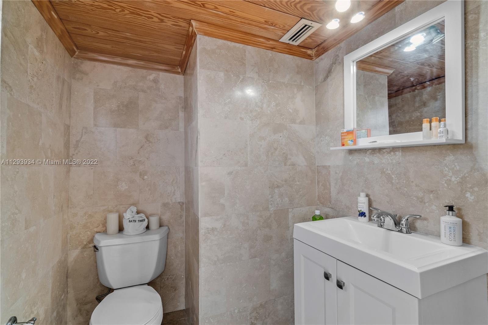 ROYAL BAHAMIAN WEST - Residential