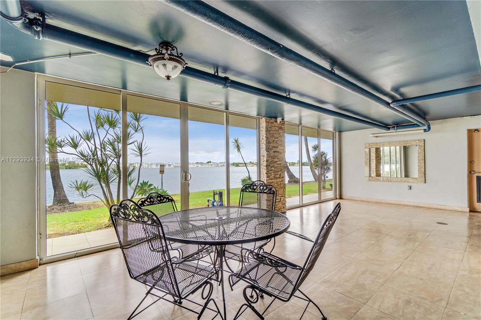 ROYAL BAHAMIAN WEST - Residential