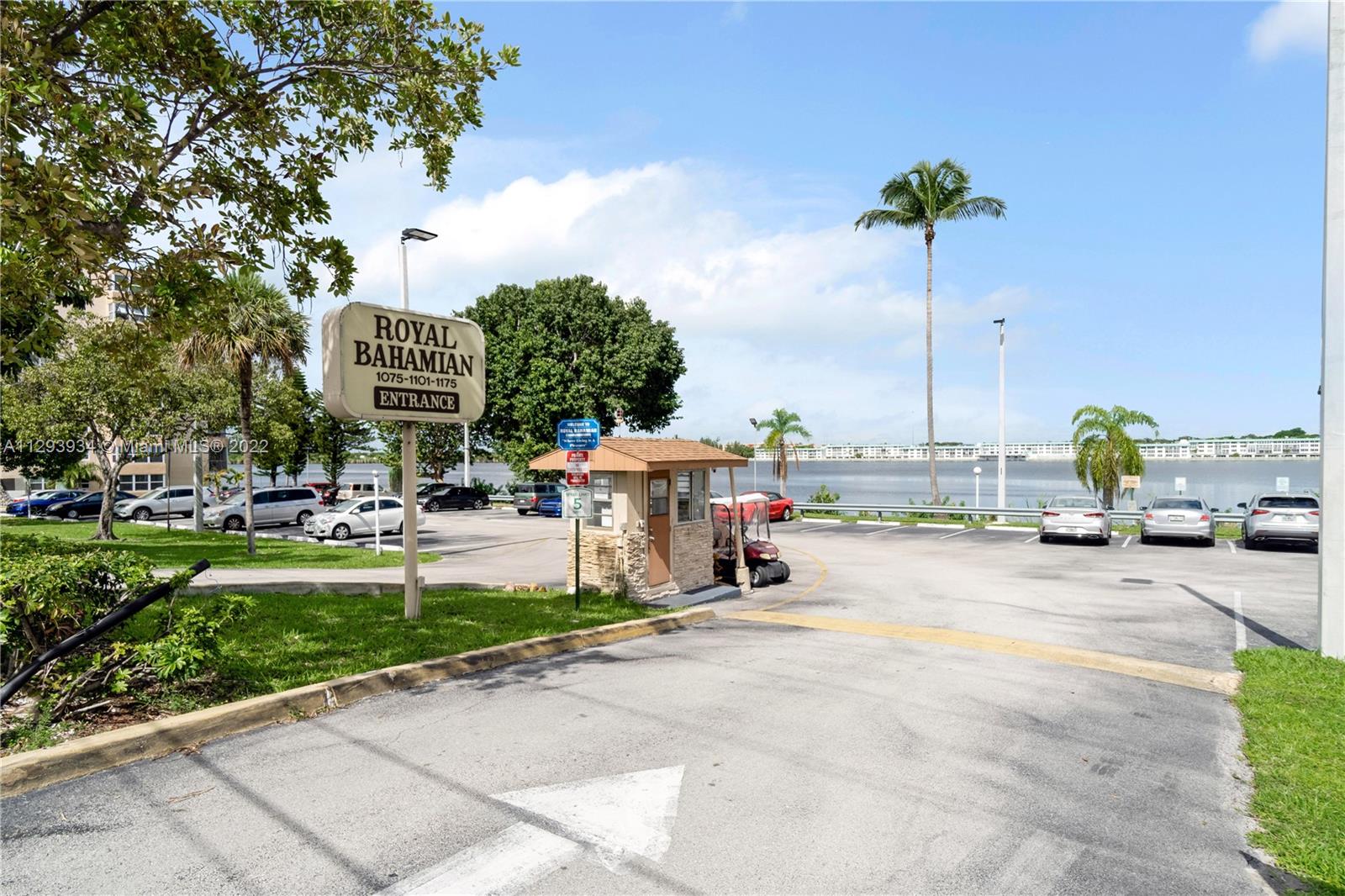 ROYAL BAHAMIAN WEST - Residential