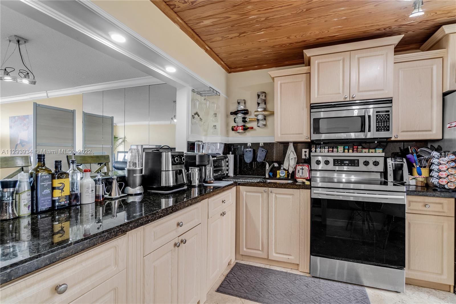 ROYAL BAHAMIAN WEST - Residential
