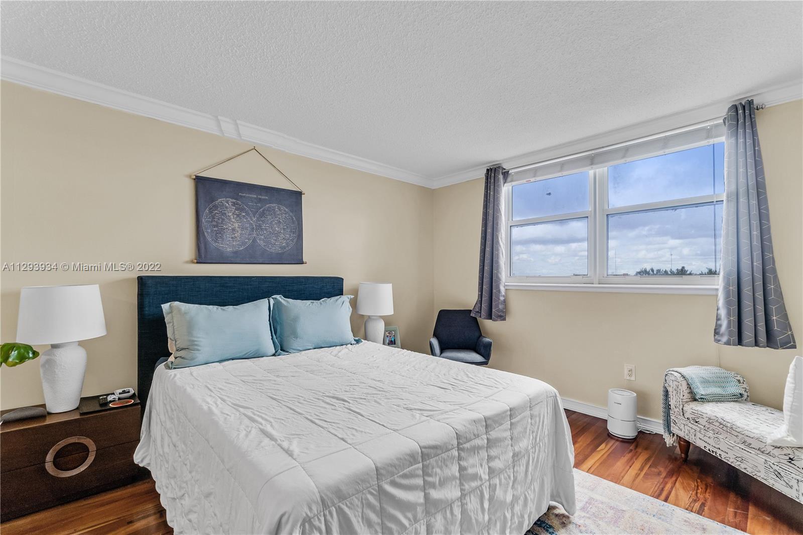 ROYAL BAHAMIAN WEST - Residential
