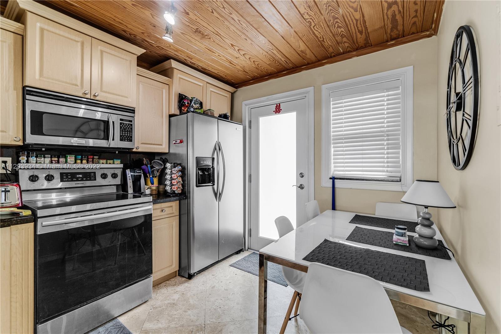 ROYAL BAHAMIAN WEST - Residential